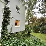 Villa Beautiful With Garden In
