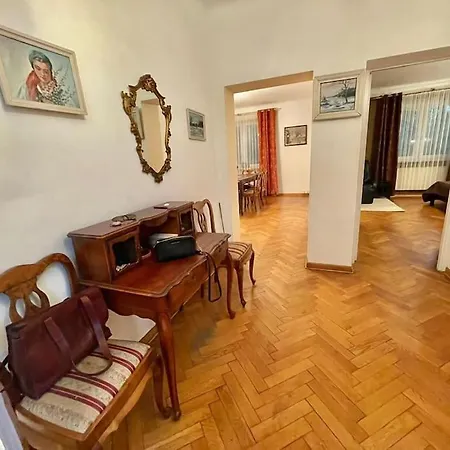 Beautiful With Garden In Villa *