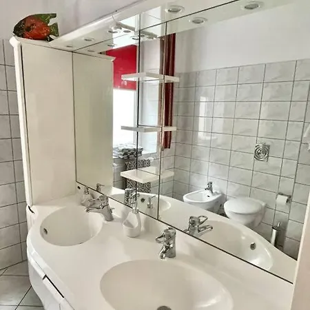 Beautiful With Garden In Milanowek