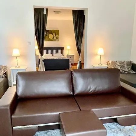 Beautiful With Garden In Villa Milanowek