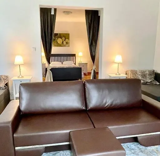 Beautiful With Garden In Willa Milanowek